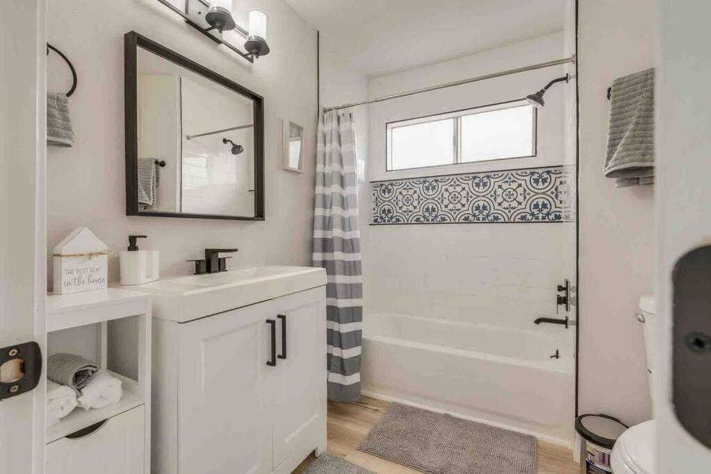 Cozy Home! 16 Min Away From Strip And Fremont Las Vegas Buitenkant foto